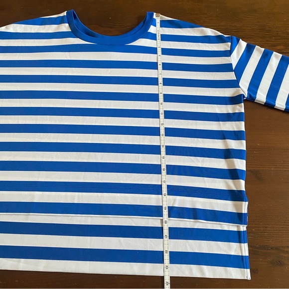 Tory Burch Sport Women’s Blue White Striped Performance Casual Top SPF50 SMALL - Picture 10 of 12